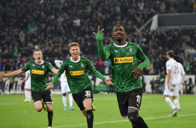 为前场提供 为前场提供